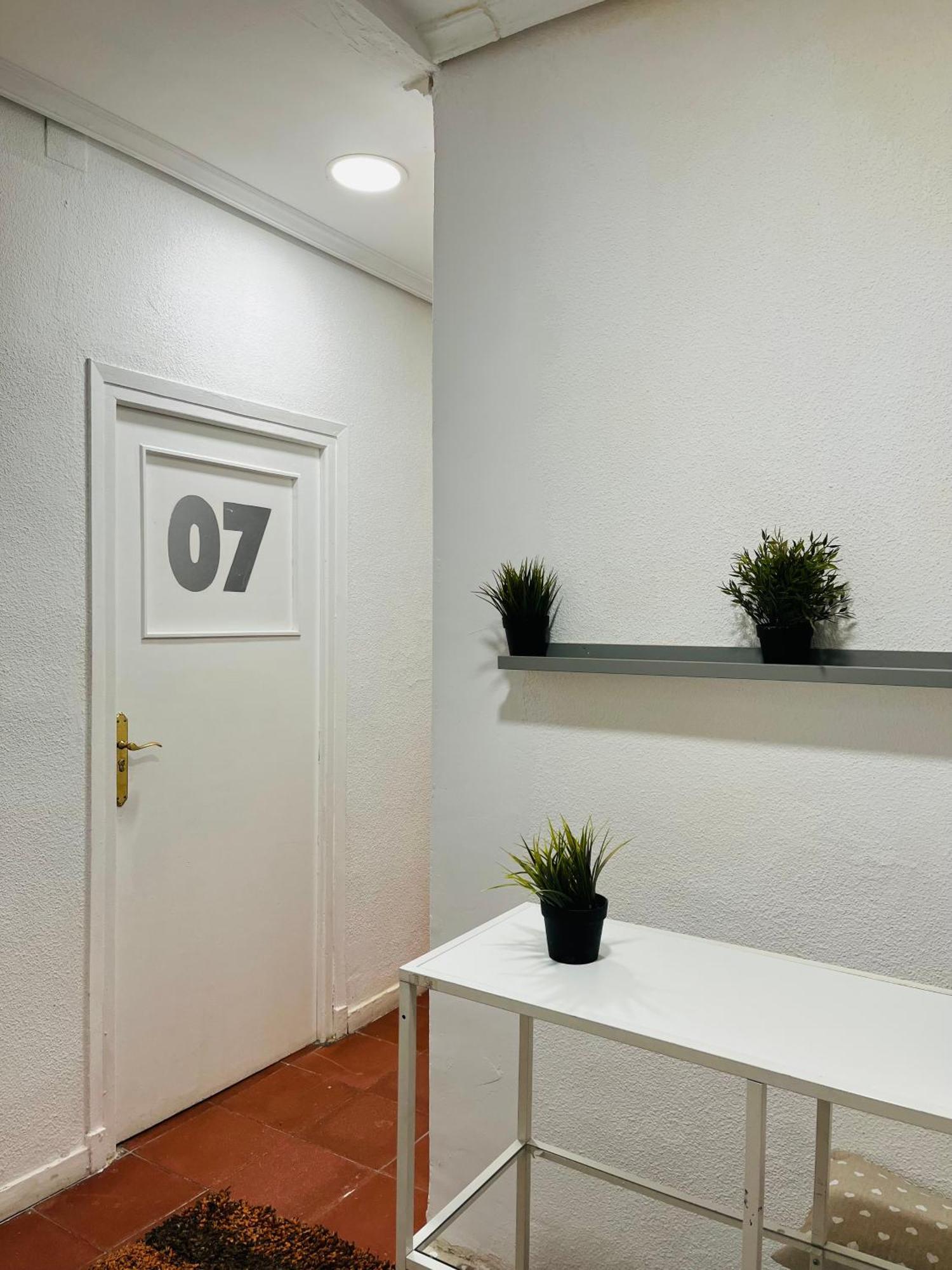 Roomin Hostel Salamanca Exterior photo