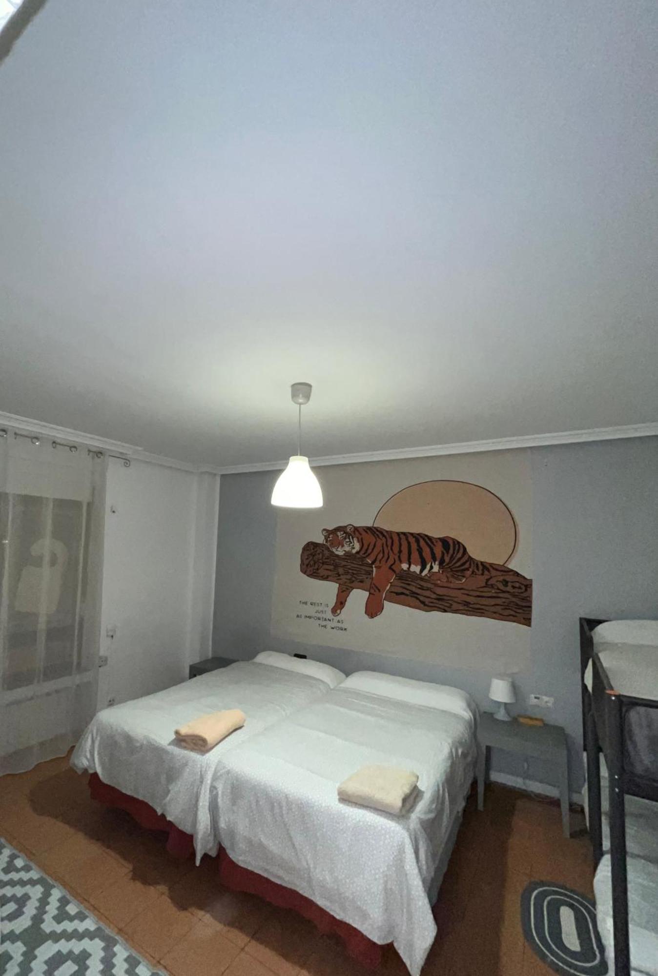 Roomin Hostel Salamanca Exterior photo