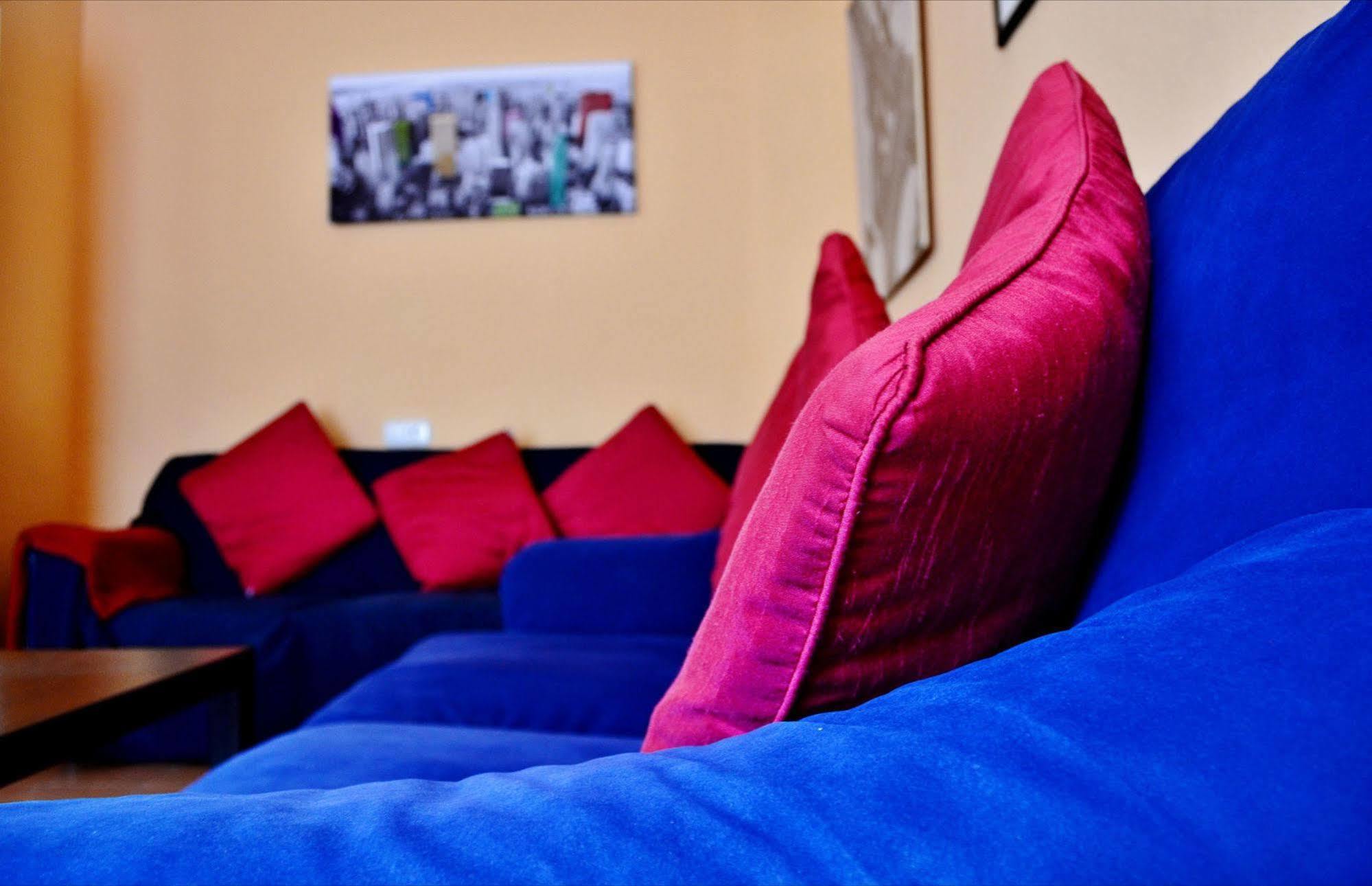 Roomin Hostel Salamanca Exterior photo